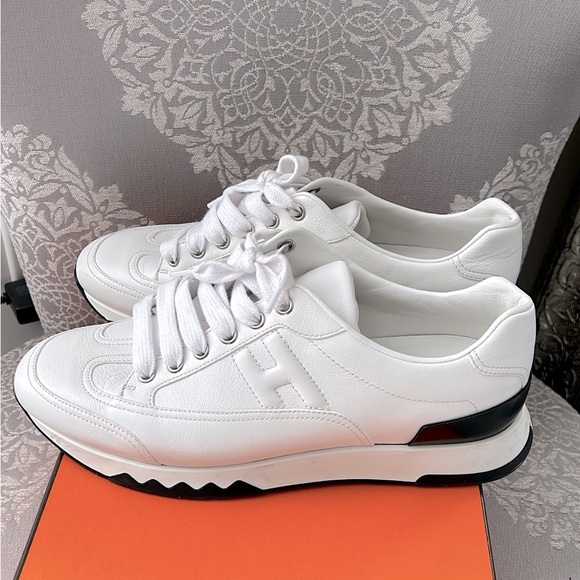 Authentic Hermes woman’s sneaker like New!!! Wht with blk soles. Size 39.5 - Picture 1 of 8